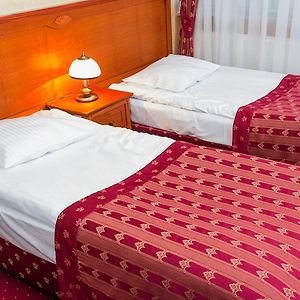 Pokój z dwoma pojedynczymi łóżkami